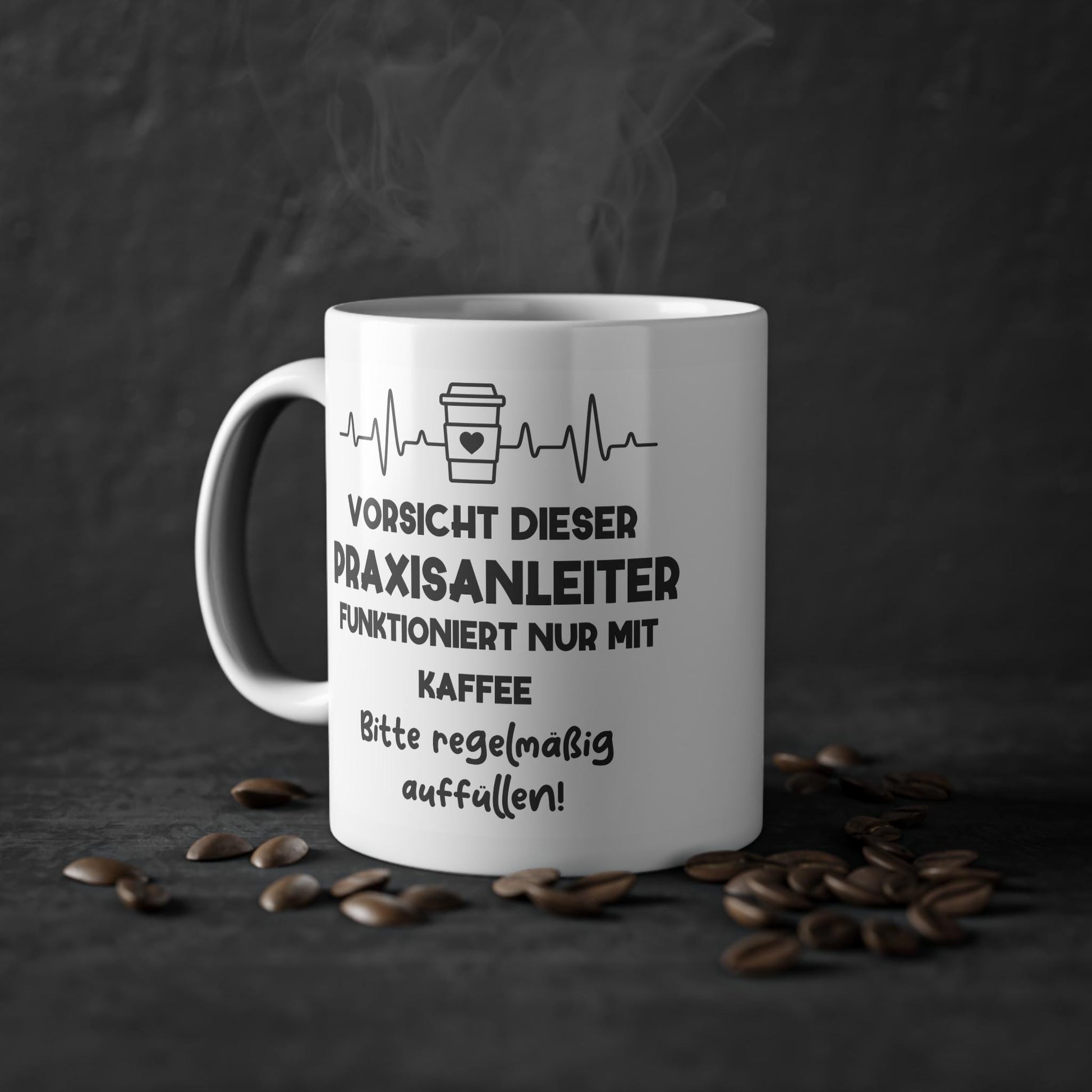 Personalisierte Praxisanleiter-Tasse aus hochwertiger Keramik (350 ml) mit dem lustigen Spruch 'Dieser Praxisanleiter funktioniert nur mit Kaffee', individuell gestaltbar mit Namen oder Text – perfektes Geschenk für Pflegekräfte und Nurses