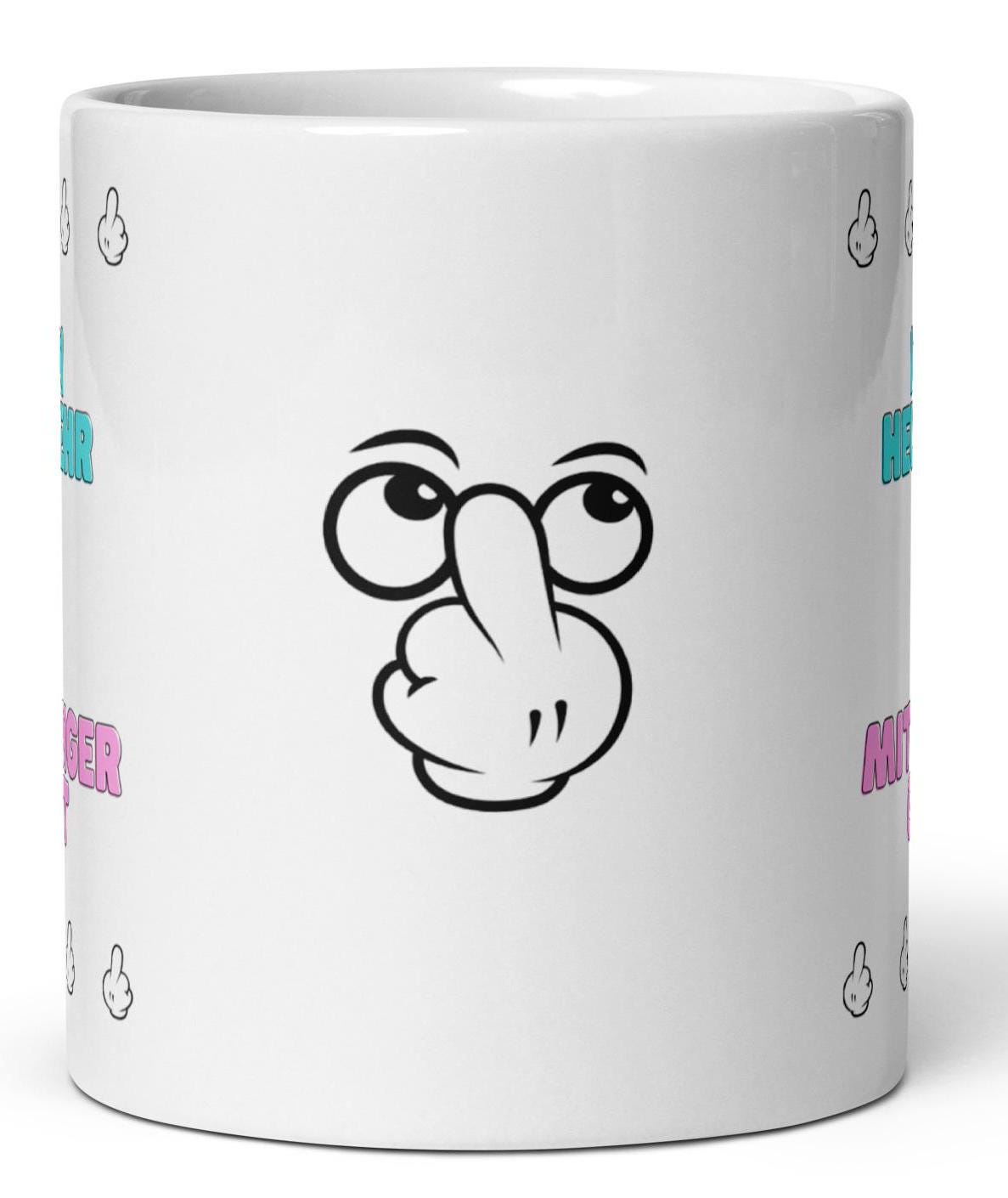 Freche personalisierte Tasse mit Spruch „Ich bin heute sehr nah am Mittelfinger gebaut“.