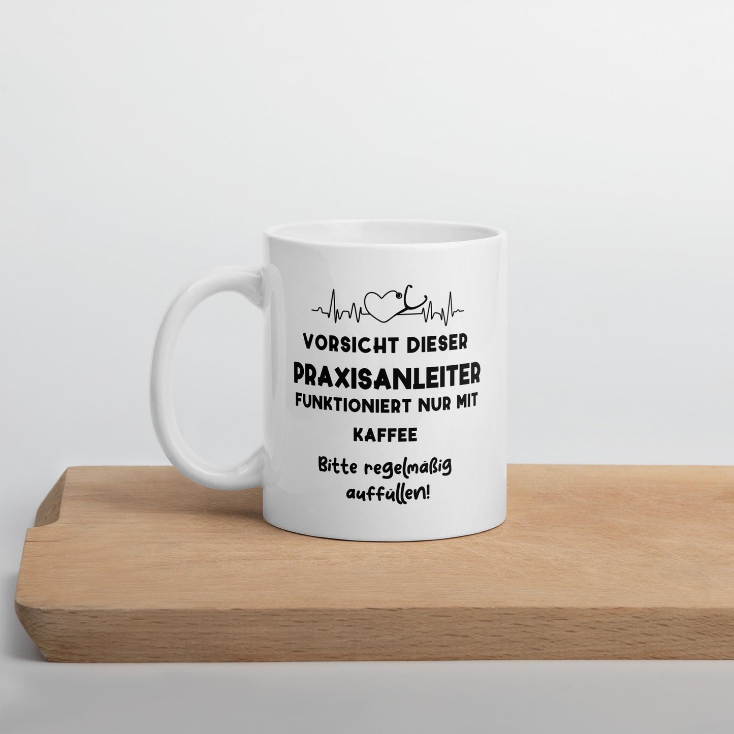 Personalisierte Praxisanleiter-Tasse | EKG & Stethoskop | Geschenk für Praxisanleiter | 330 ml, Spülmaschinenfest – Tasse. Handgefertigte, personalisierte Produkte von kreativ-multifaktur.com – Kreative Geschenkideen.