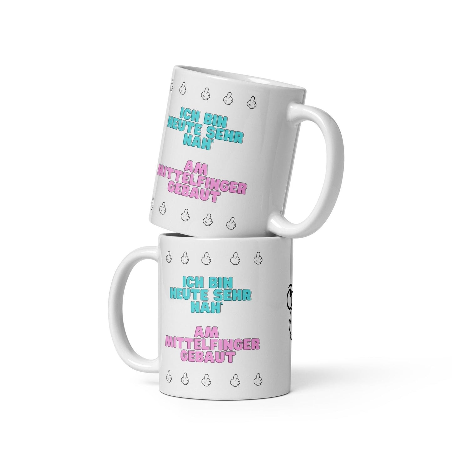 Personalisierbare Tasse mit frechem Spruch – 'Ich bin heute nah am Mittelfinger gebaut –  Geschenk für Humorvolle, Namen personalisierbar – Tasse. Handgefertigte, personalisierte Produkte von kreativ-multifaktur.com – Kreative Geschenkideen.