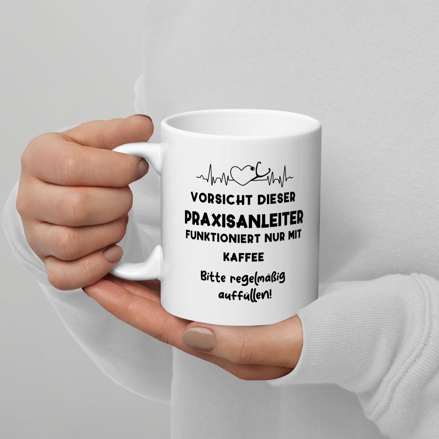 Personalisierte Praxisanleiter-Tasse | EKG & Stethoskop | Geschenk für Praxisanleiter | 330 ml, Spülmaschinenfest – Tasse. Handgefertigte, personalisierte Produkte von kreativ-multifaktur.com – Kreative Geschenkideen.