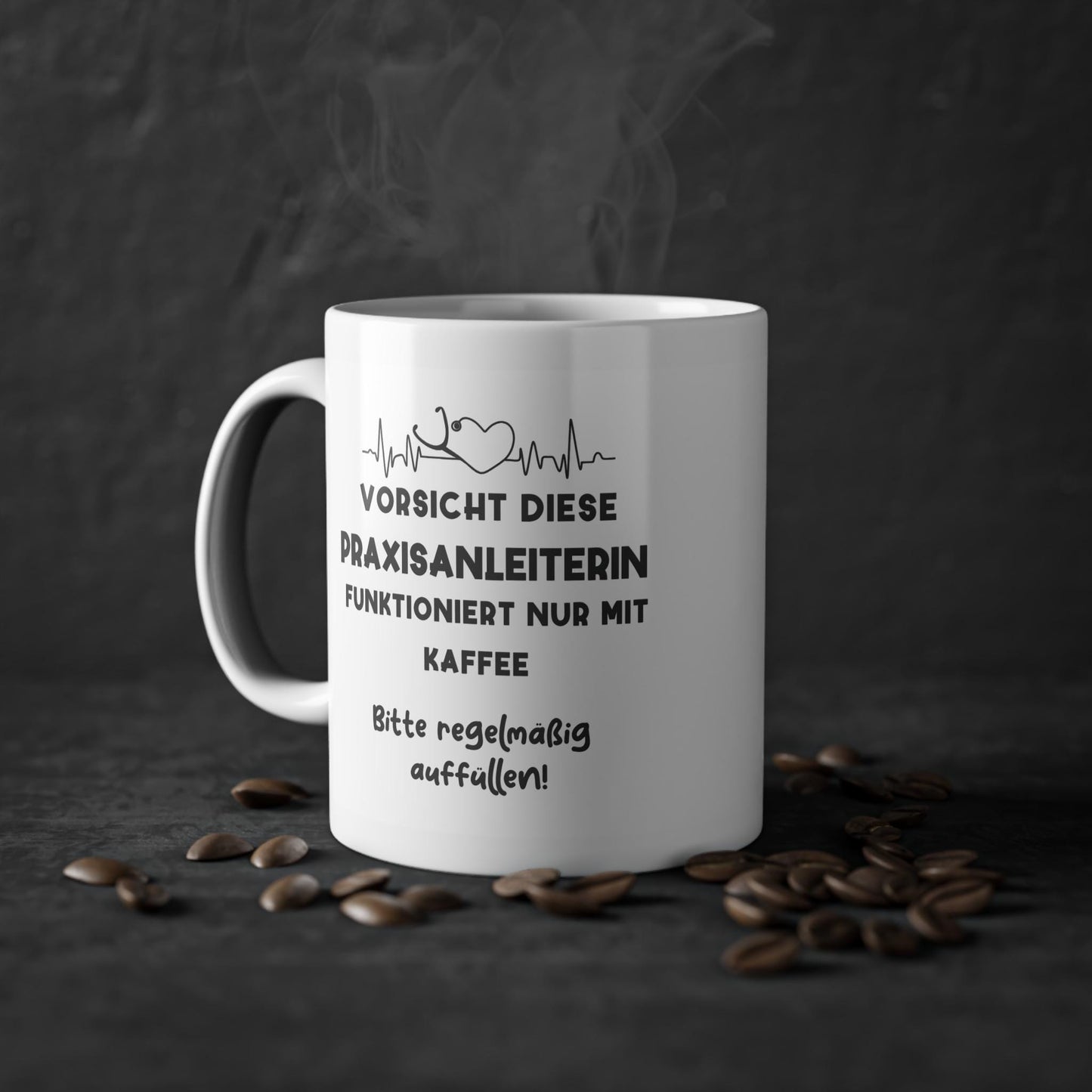 Personalisierbare Praxisanleiterin-Tasse | Diese Praxisanleiterin funktioniert nur mit Kaffee | Geschenk Praxisanleiterin – Tasse. Handgefertigte, personalisierte Produkte von kreativ-multifaktur.com – Kreative Geschenkideen.